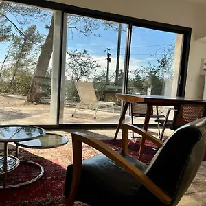 Au Cabanon Hébergement de vacances Pourrieres